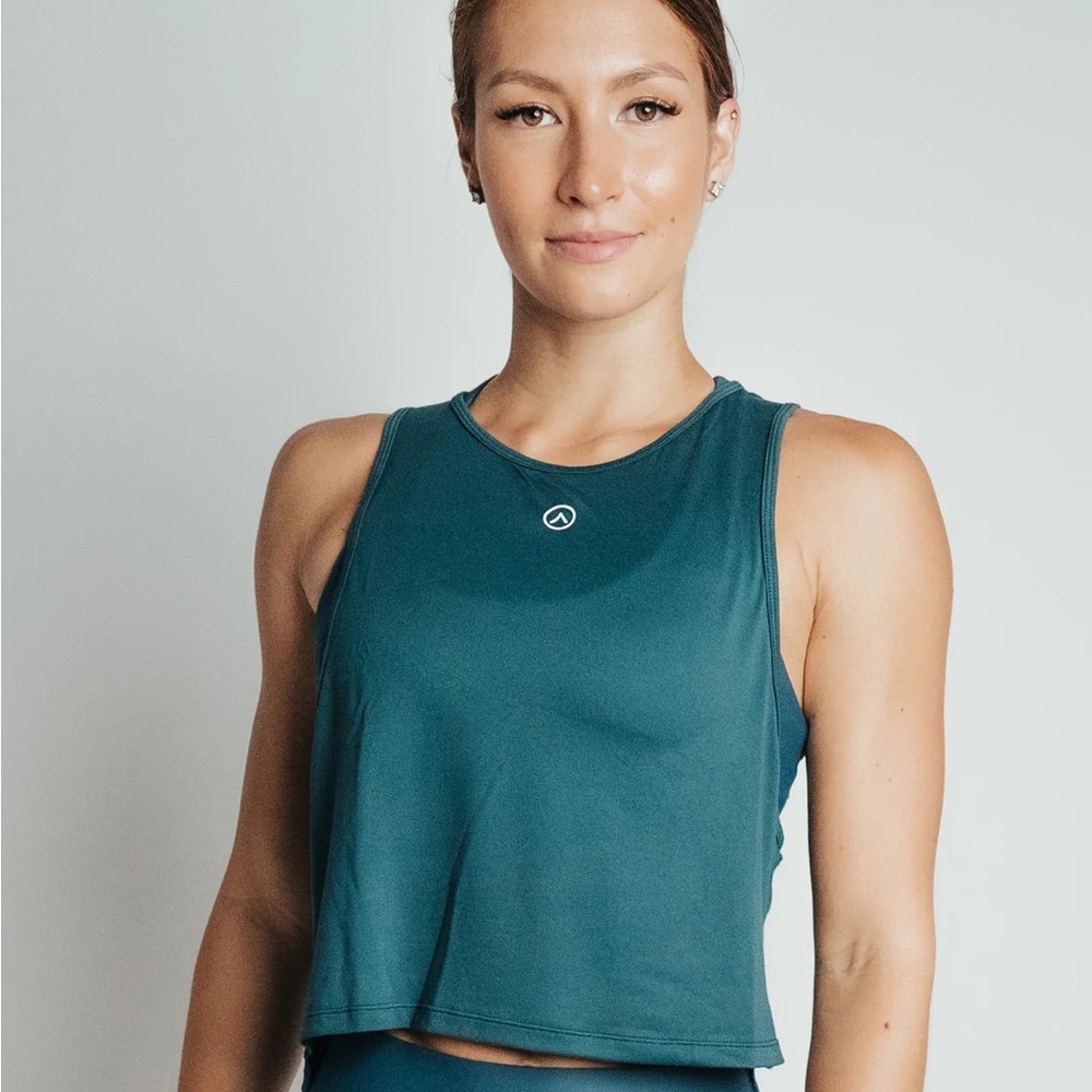 NWT Activ WOMEN'S PERFORMANCE CROP TANK - REEF TEAL